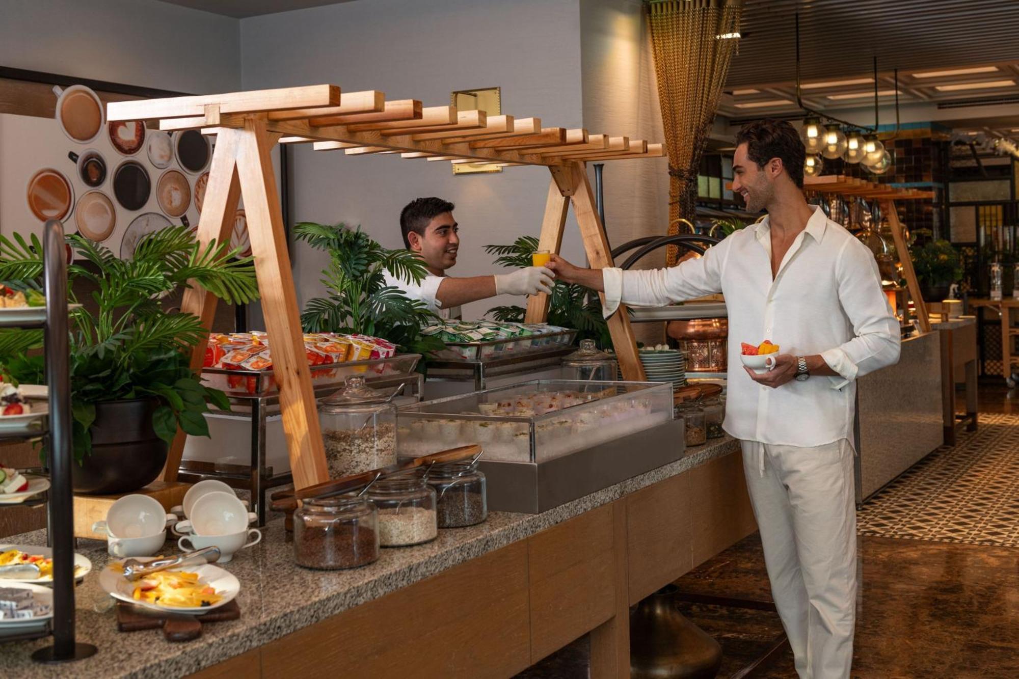 Sheraton Mall Of The Emirates Hotel, 5*