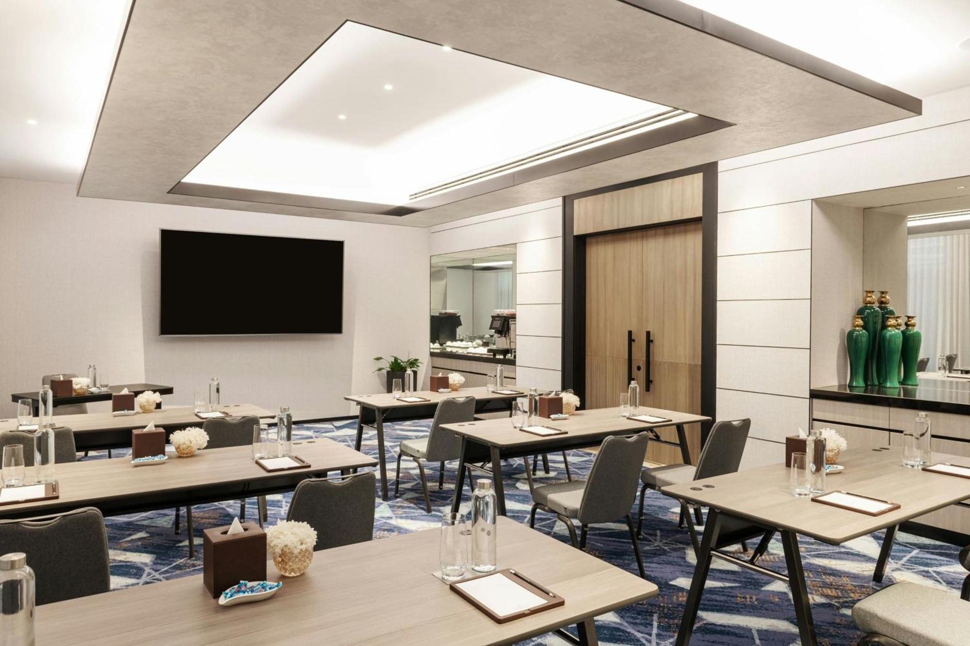 Sheraton Mall Of The Emirates Hotel, Hotel 5*
