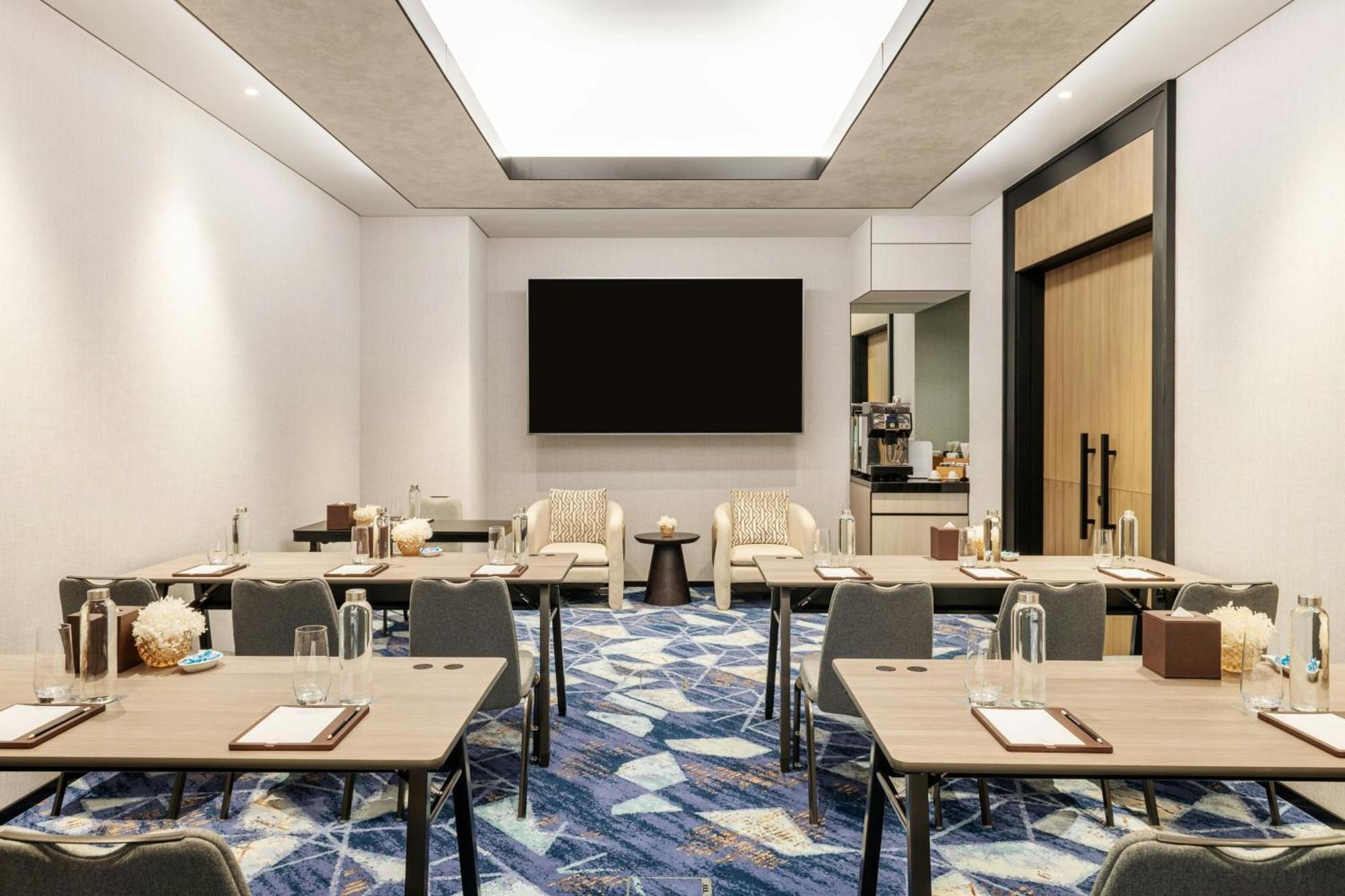 Sheraton Mall Of The Emirates Hotel, 5* Dubai
